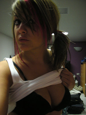 18 year old Brooke Lynn giving and receiving oral sex before facial cumshot